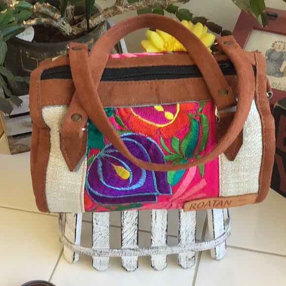 ‘Roatan’ Colorfully Embroidered Crossbody/Purse - Picture 3 of 7